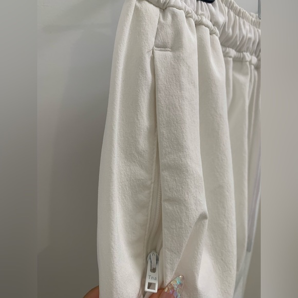 ARITZIA TNA White Parachute Pants in XS - Picture 5 of 9